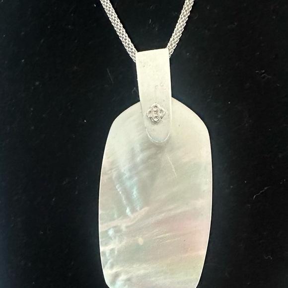 Elegant Kendra Scott Silver Necklace with Iridescent Pendant - Picture 2 of 6